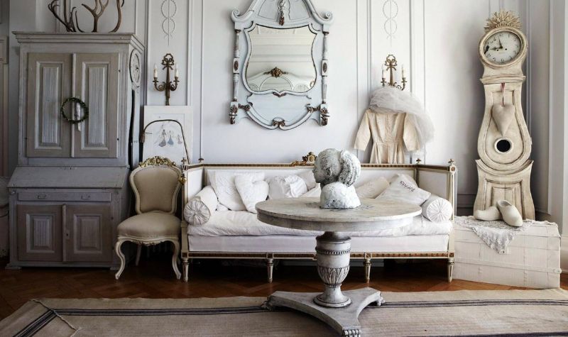 Furniture Items In Vintage Interiors